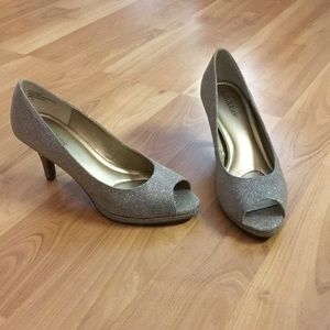 KELLY & KATIE silver with gold sheen open toe heel